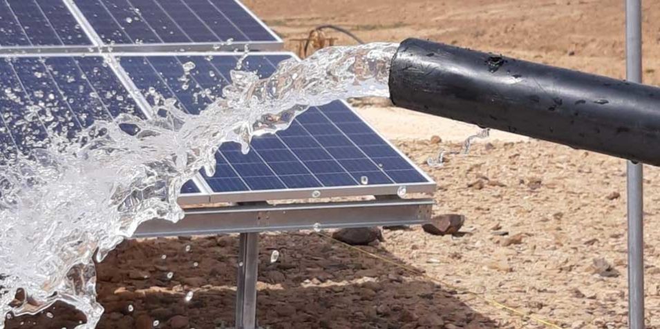panel_pipe_960 A pipe with flowing water and a solar panel in a development project in Yemen.