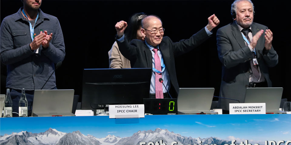 Celebrating-the-approval-of-the-AR6-SYR—IPCC58—19Mar2023—Photo_960